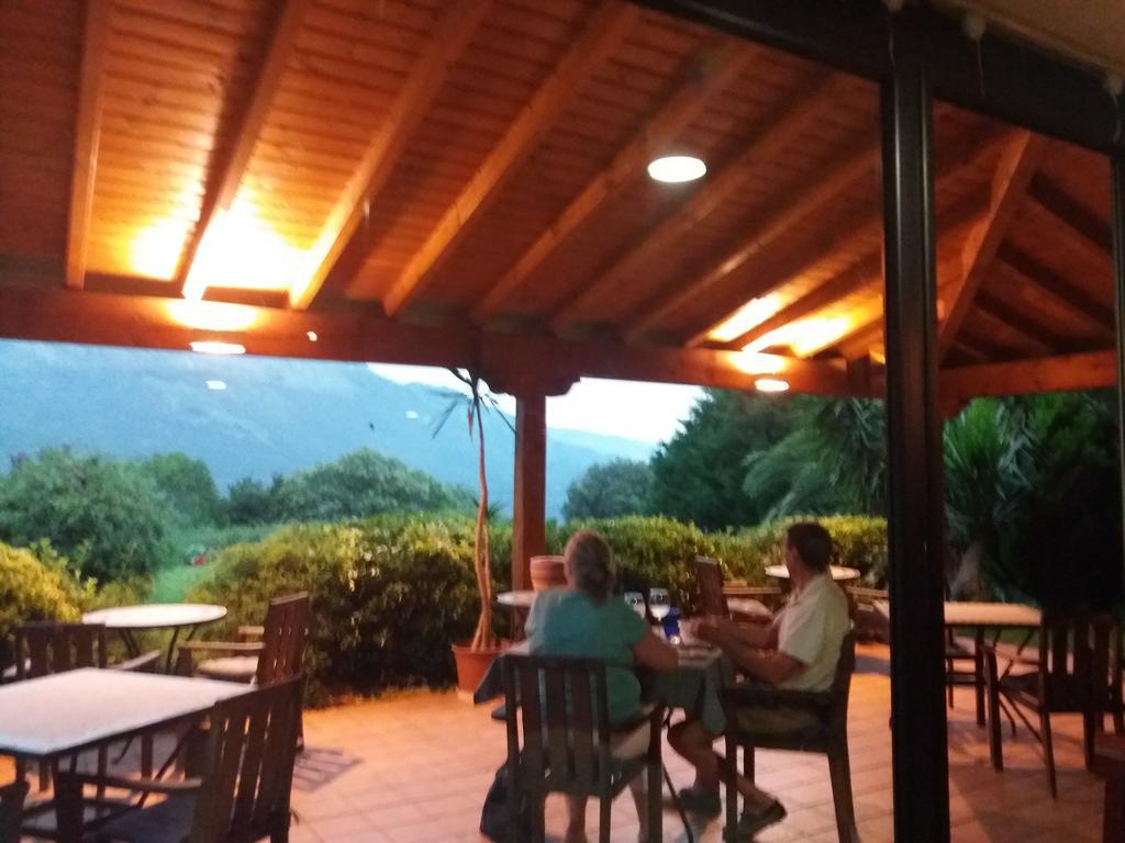 Aire De Ruesga Hotel Bagian luar foto